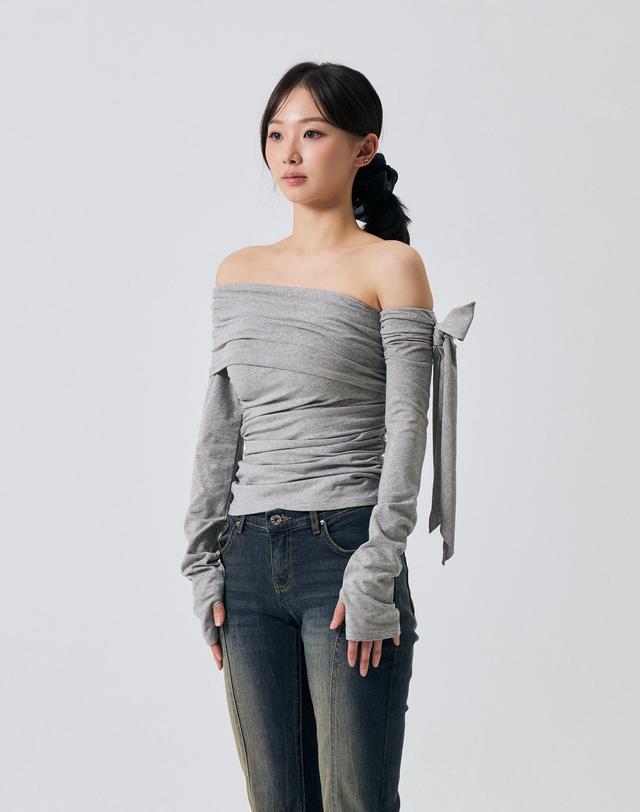 아리킴 RIEN ONE-SHOULDER SHIRRING TOP / MELANGE 그레이 착용컷