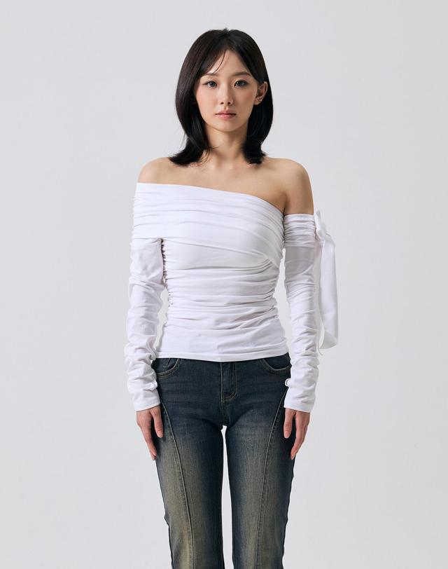 아리킴 RIEN ONE-SHOULDER SHIRRING TOP / WHITE 화이트 착용컷