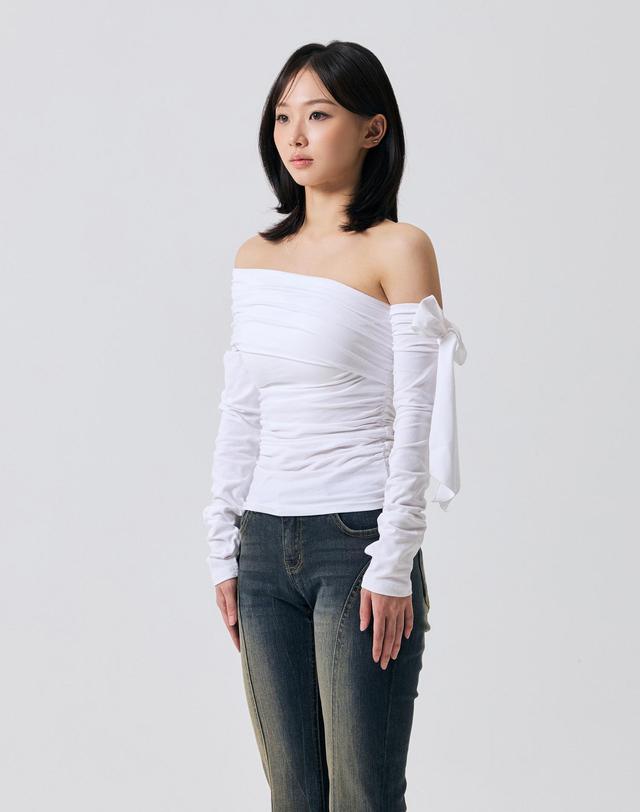 아리킴 RIEN ONE-SHOULDER SHIRRING TOP / WHITE 화이트 착용컷