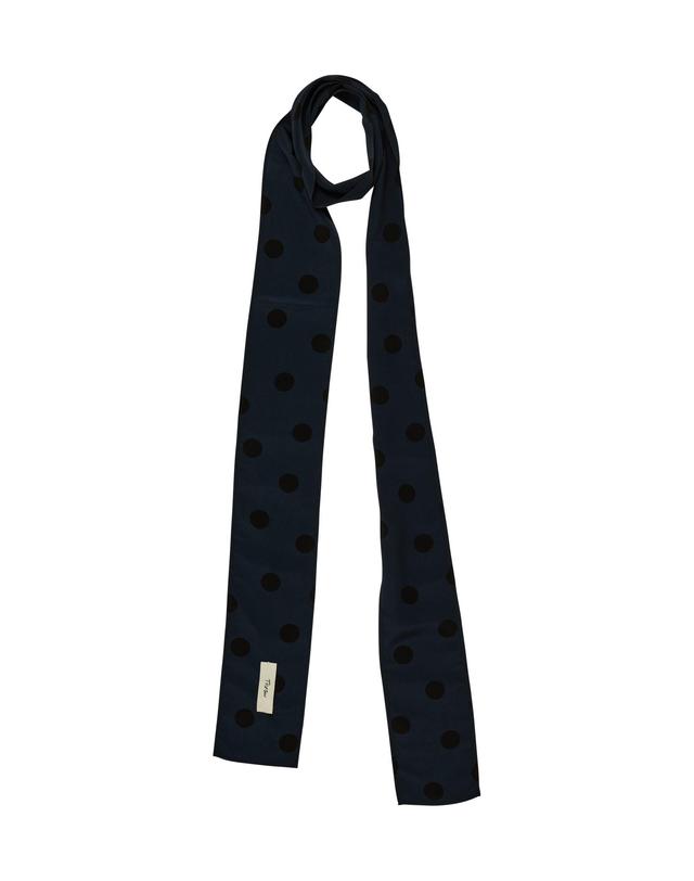 쓰로우 네이비 도트 롱 스카프 Navy Airy Dot Long 착용컷
