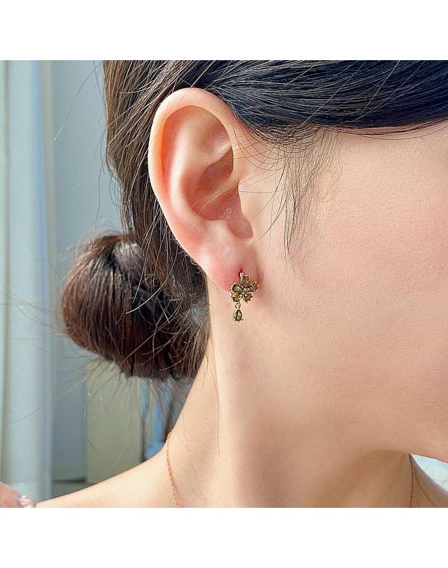 모노그래프 칼리아 귀걸이 MGNL0397 14K Gold Plated (로즈골드+그린 큐빅) 착용컷