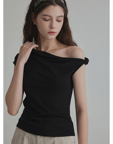 [TWEE] 메테 꼬임 언발 오프숄더 티셔츠