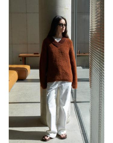 Boucle v-neck knit
