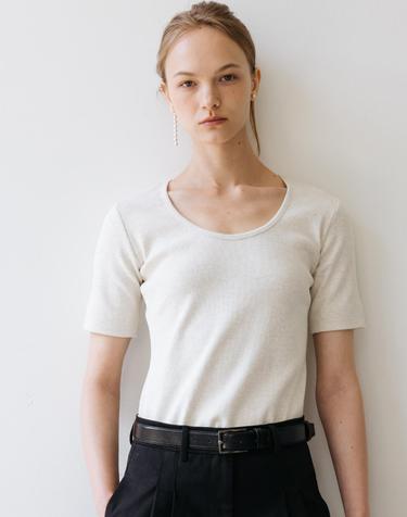 Part.8 Quiet scoop tee
