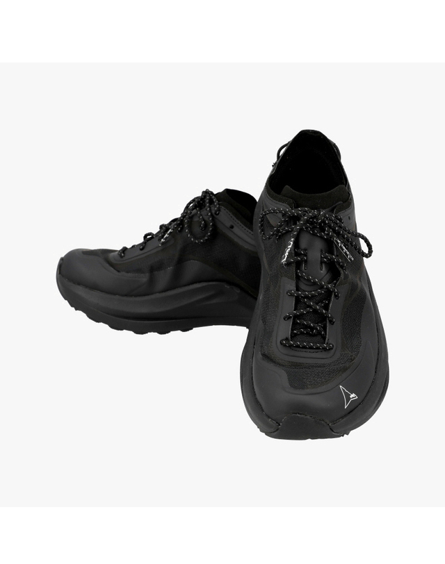 로아 ROA NBUW121FA19 BLK0001 SELLA 셀라 스니커즈 착용컷