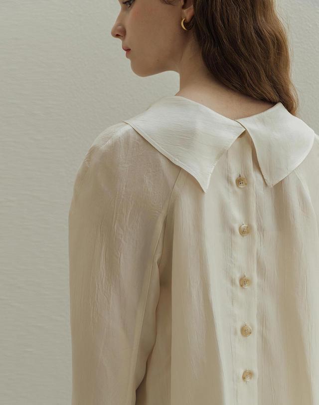 로트르드민 Haze Cowl Light Beige Blouse 착용컷