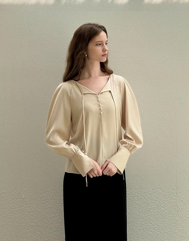 로트르드민 Jacquard satin blouse 착용컷