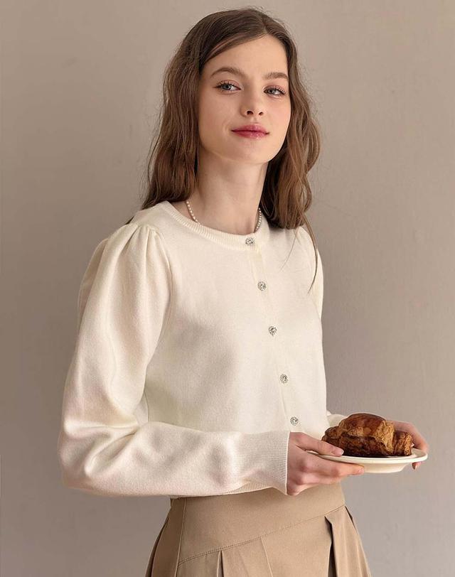 로트르드민 Shine round cardigan 아이보리 착용컷