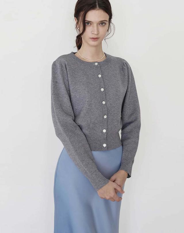 로트르드민 Shine round cardigan 아이보리 착용컷