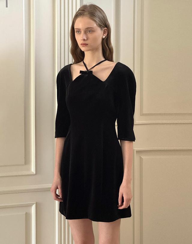 로트르드민 Velvet Ribbon Black Dress 착용컷