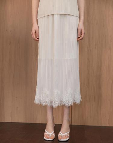 Pleated lace skirt