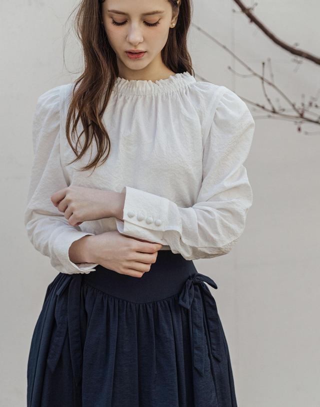 로트르드민 Note Puff White Blouse 화이트 착용컷