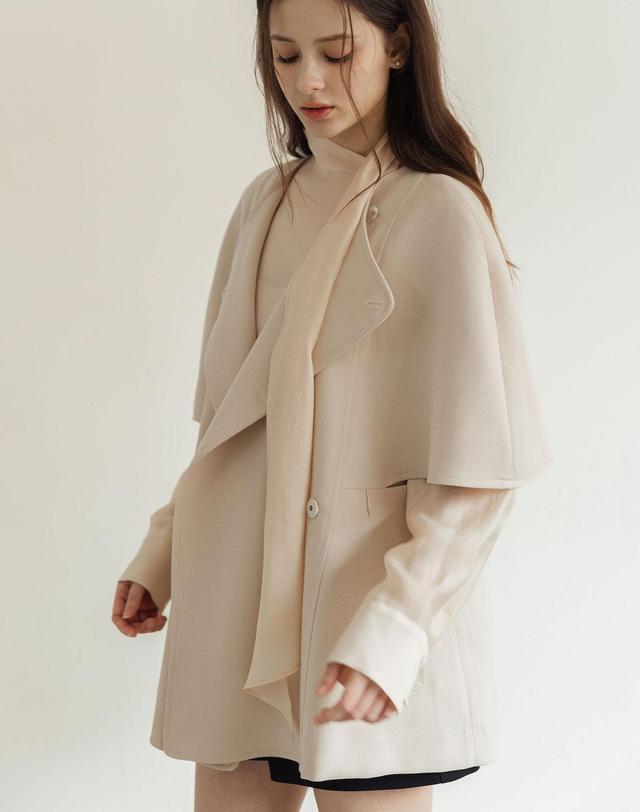 로트르드민 Cape Vest Light beige Jacket 베이지 착용컷