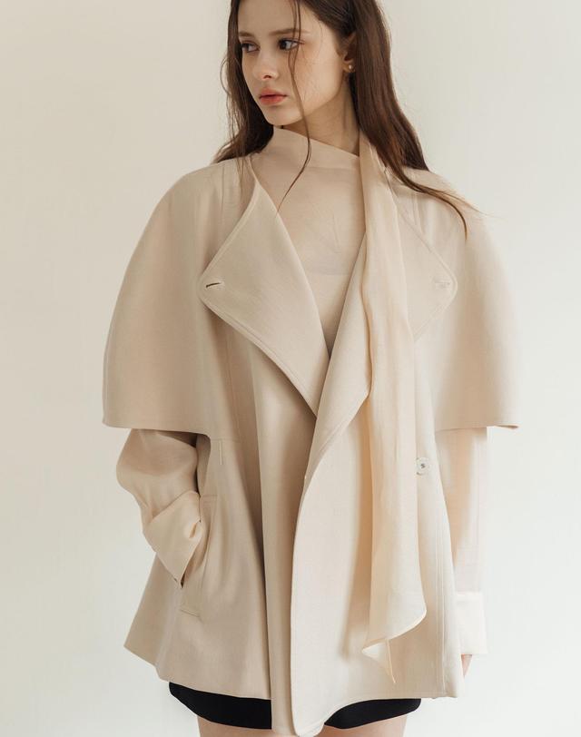 로트르드민 Cape Vest Light beige Jacket 베이지 착용컷