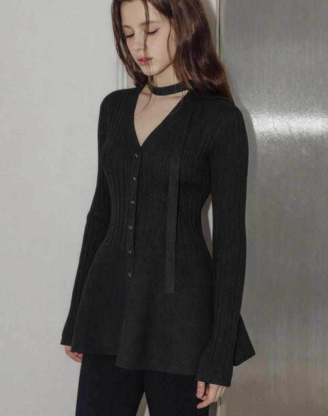 로트르드민 Flared V Neck Knit Cardigan 착용컷