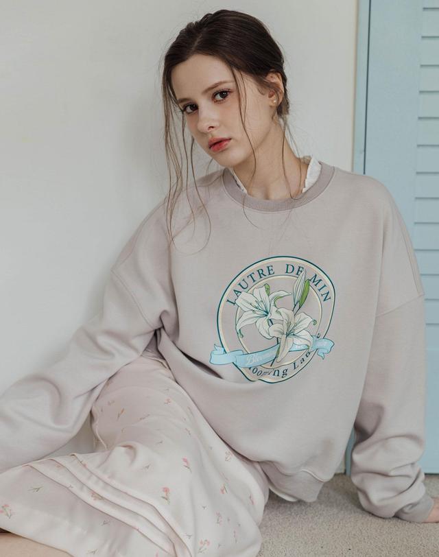 로트르드민 Lautre Lily sweatshirts 네이비 착용컷