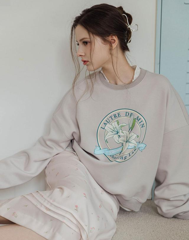 로트르드민 Lautre Lily sweatshirts 네이비 착용컷