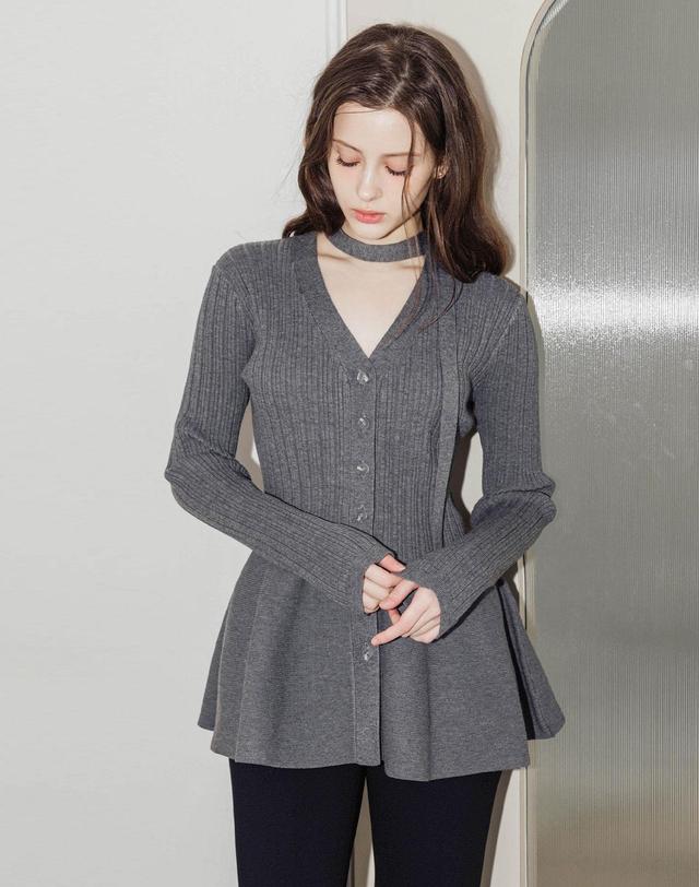 로트르드민 Flared V Neck Knit Gray Cardigan 그레이 착용컷