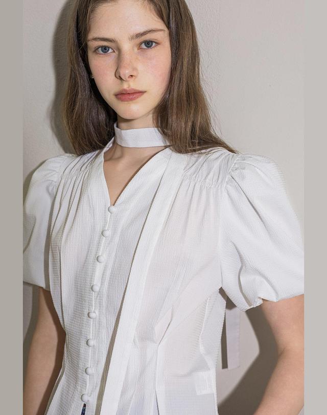 로트르드민 Seersucker Tied white Blouse 화이트 착용컷
