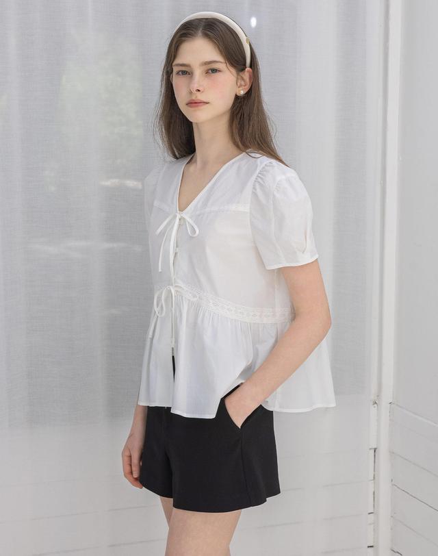 로트르드민 Two ribbon Blouse 네이비 착용컷