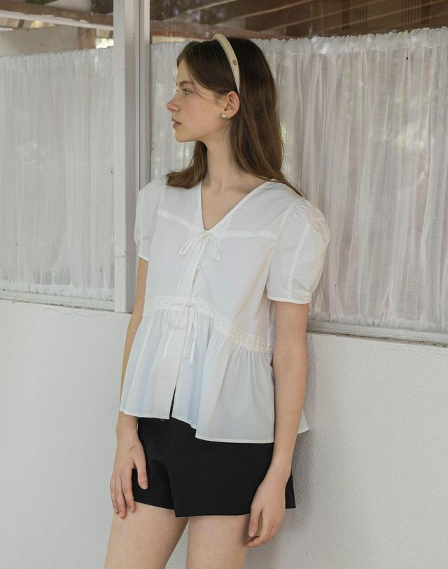 로트르드민 Two ribbon Blouse 네이비 착용컷