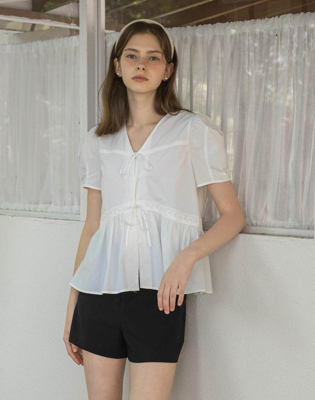 로트르드민 Two ribbon Blouse 네이비 착용컷