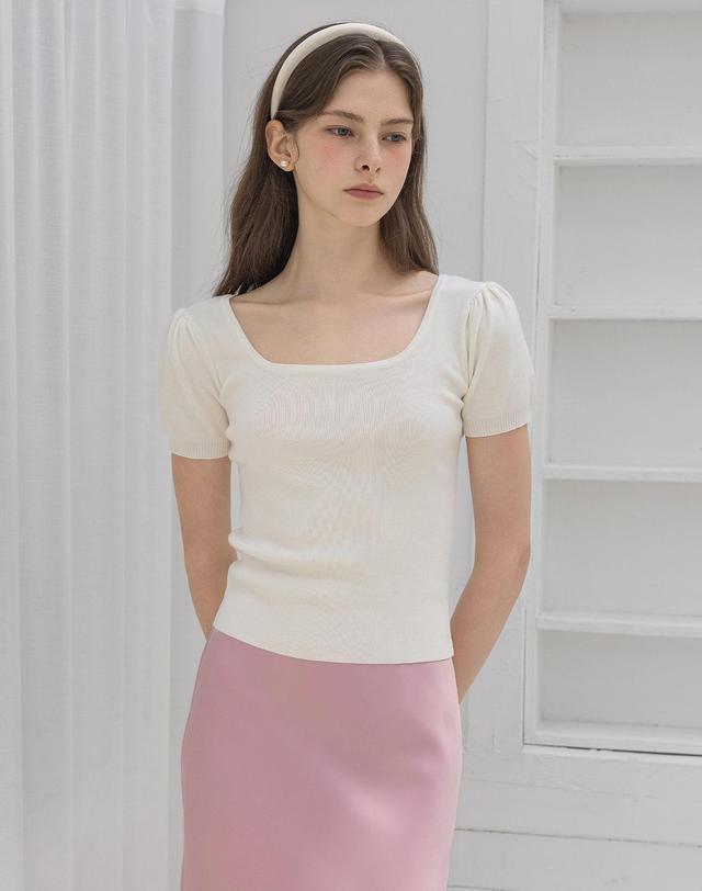 로트르드민 Twoway Ribbon Puff Ivory Knit Top 화이트 착용컷