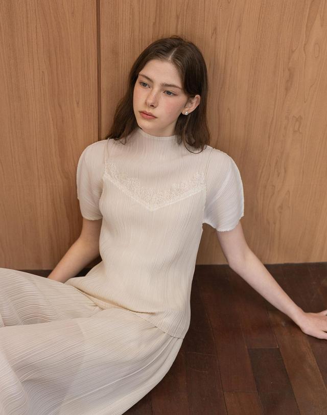 로트르드민 Pleated lace Top 착용컷