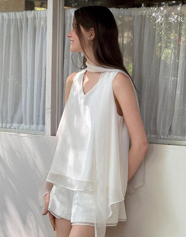 로트르드민 Tilda tied Ivory Blouse 아이보리 착용컷