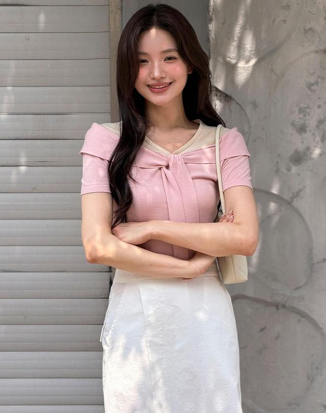 로트르드민 Nuve Scarf Off Pink Knit 착용컷