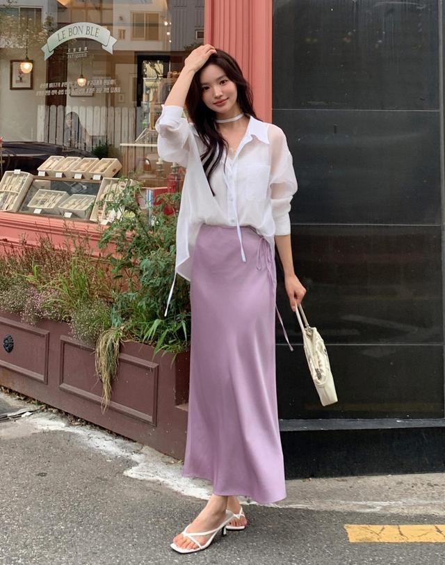 로트르드민 Strap Lavender Satin flare skirt 착용컷
