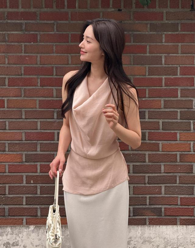 로트르드민 Halter Sheer Pink Blouse 착용컷