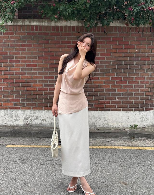 로트르드민 Halter Sheer Pink Blouse 착용컷
