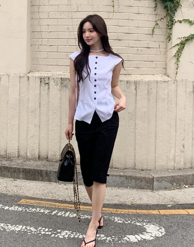 로트르드민 Cap White Blouse 착용컷