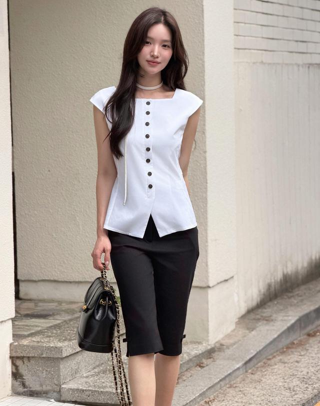 로트르드민 Cap White Blouse 착용컷