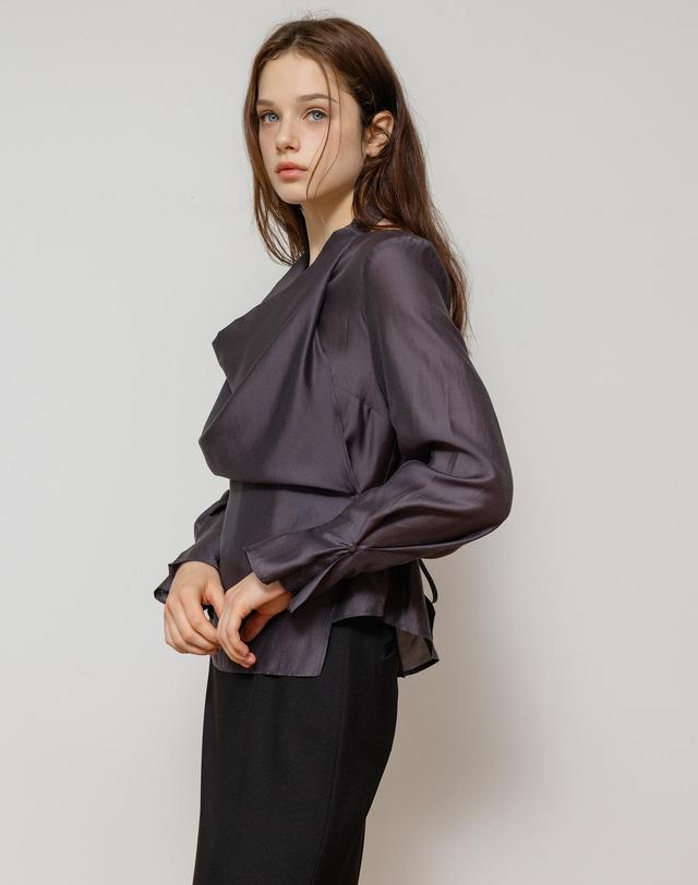 로트르드민 Halter Layered Sheer Charcoal Blouse 착용컷