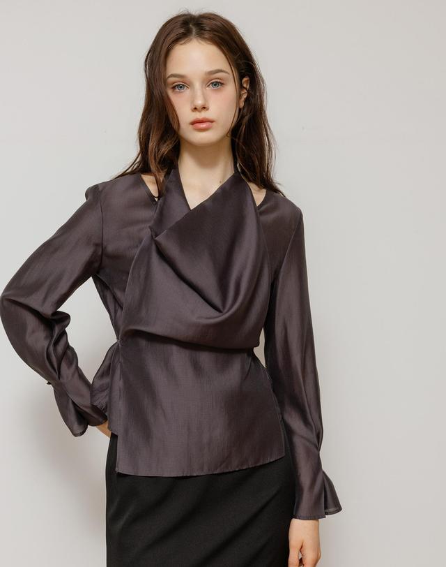 로트르드민 Halter Layered Sheer Charcoal Blouse 착용컷