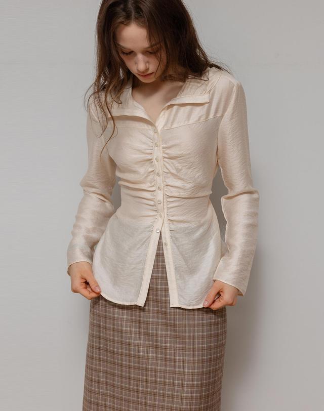 로트르드민 Sienne Shiring Tied Blouse 착용컷