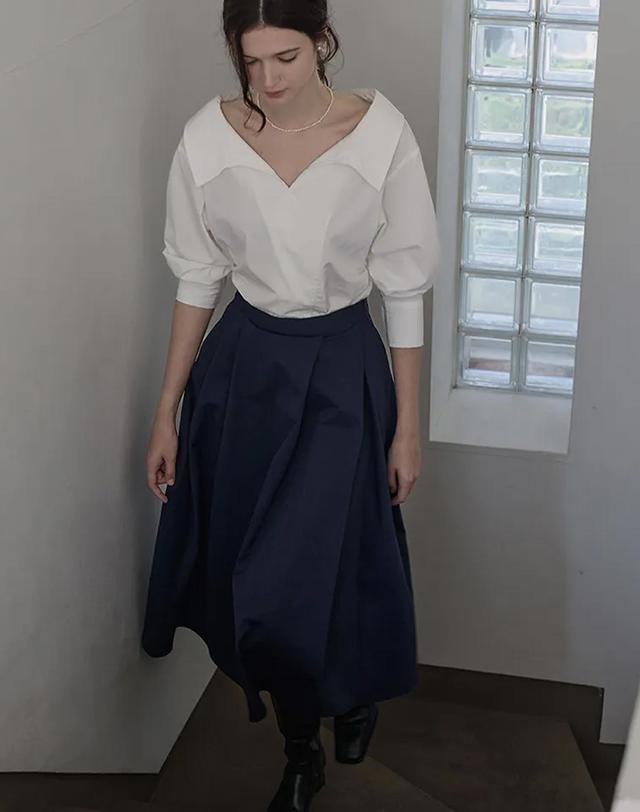 로트르드민 Lautre Diana Navy flare skirt 착용컷