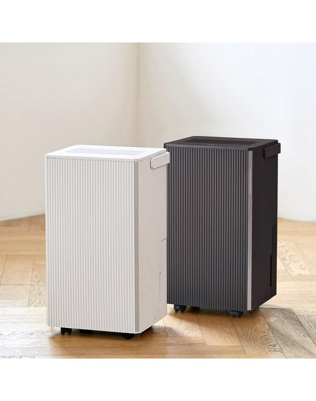 롯데알미늄 롯데 최대12L 공기정화 제습기 LDH-6700N 화이트 딥그레이 착용컷