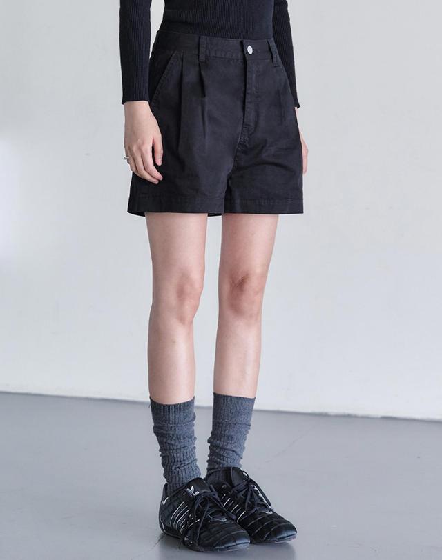 데케트 우먼 2Pleats Shorts DCWPT016Black 착용컷