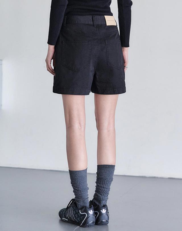 데케트 우먼 2Pleats Shorts DCWPT016Black 착용컷