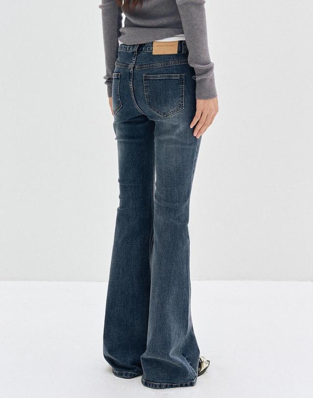 데케트 우먼 Signature Slim Low Rise Flared Jeans DCWPT006BlueB 착용컷