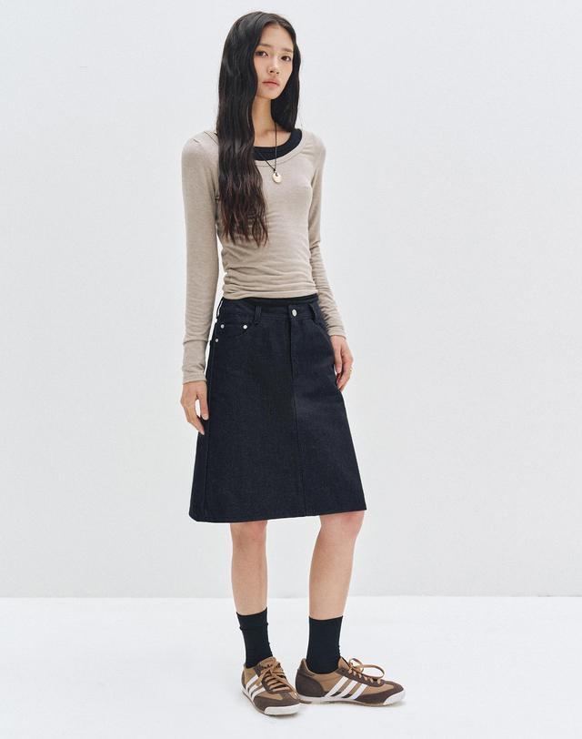 데케트 우먼 Signature Midi Skirt DCSK002CPINDIGO 착용컷
