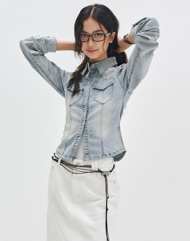 데케트 우먼 Western Slim Denim Shirts DCWSH003LIGHTBLUE 착용컷