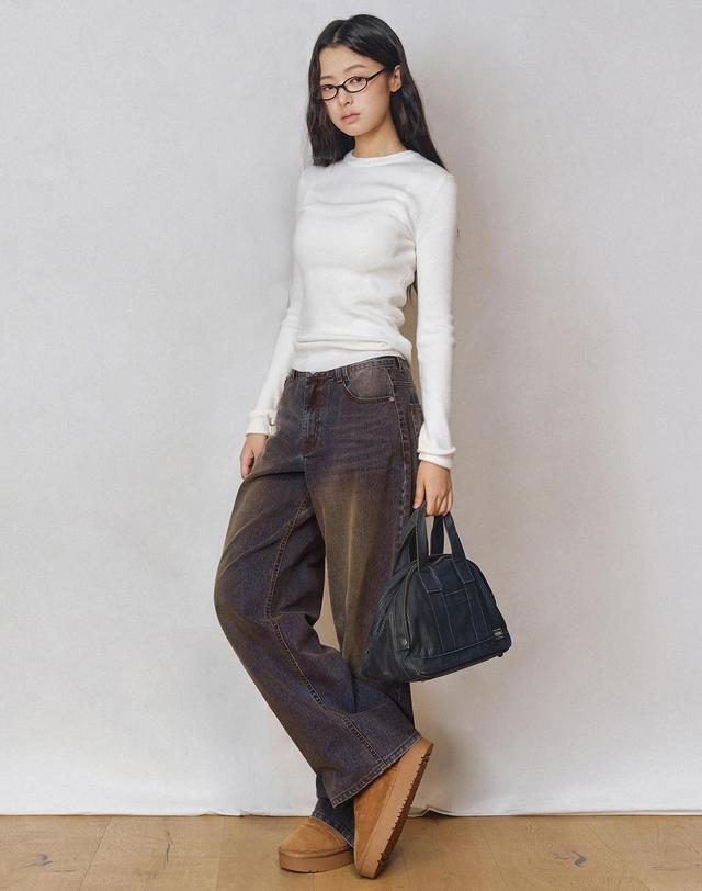 데케트 우먼 [벨벳데님]Velvet Wide Jeans DCWPT018RUSTBLUE 착용컷