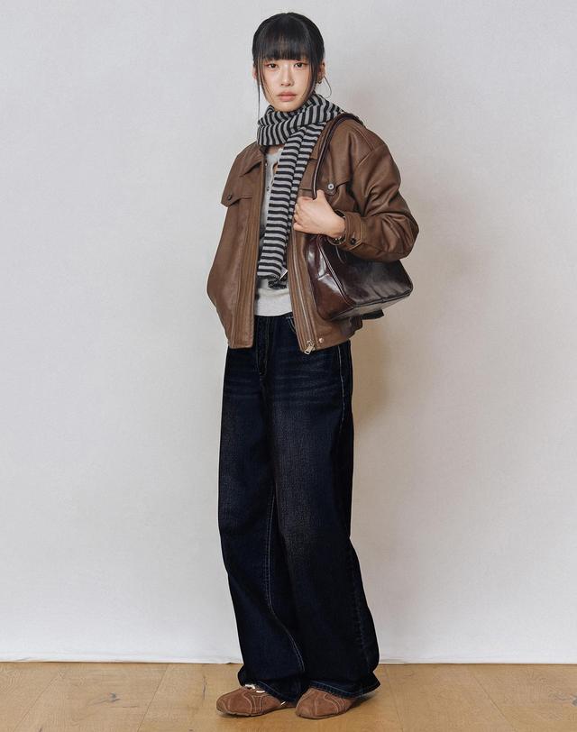 데케트 우먼 [벨벳데님]Velvet Wide Jeans DCWPT018DBLUE 착용컷