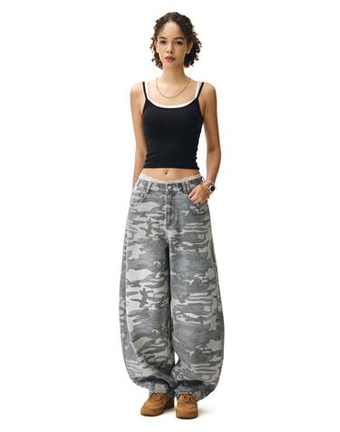 데케트 우먼 Camouflage Barrel Jeans DCWPT020GRAY