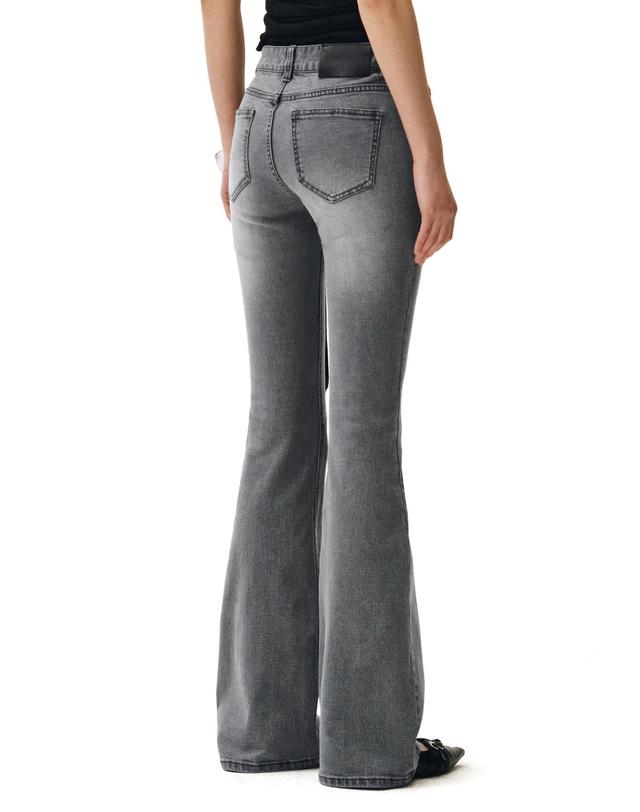 데케트 우먼 Signature Slim Low Rise Flared Jeans DCWPT006GRAY 착용컷