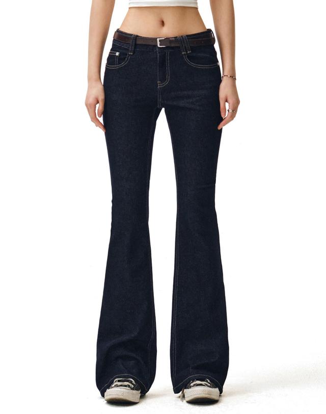 데케트 우먼 Signature Slim Low Rise Flared Jeans DCWPT006CPINDIGO 착용컷